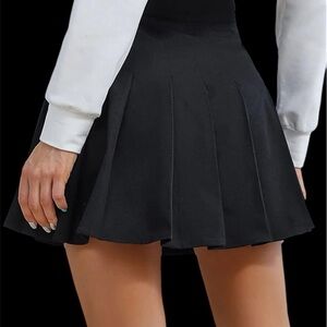 Made in Italy Elegant Black high waisted preppy Pleated Skirt Sz 42